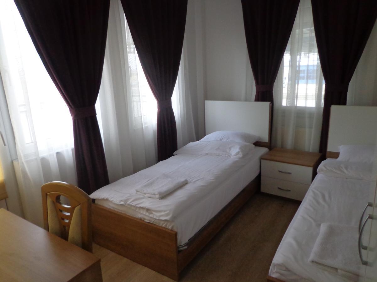 Hotel Rio Pristina Exterior photo