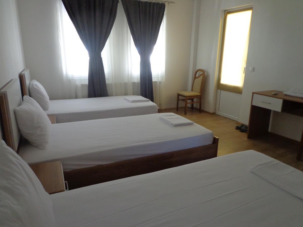 Hotel Rio Pristina Exterior photo