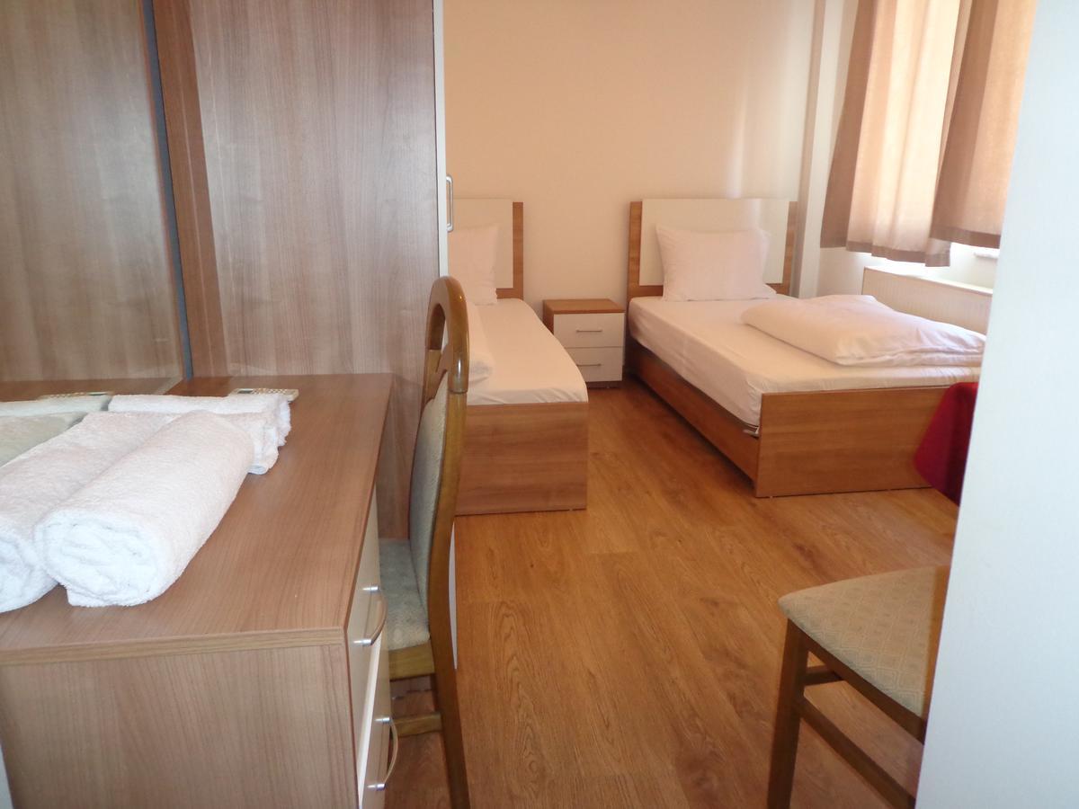 Hotel Rio Pristina Exterior photo